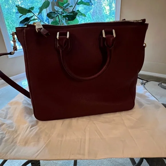 Tory Burch Robinson Pebbled Leather Tote (Satchel) - Picture 2 of 6